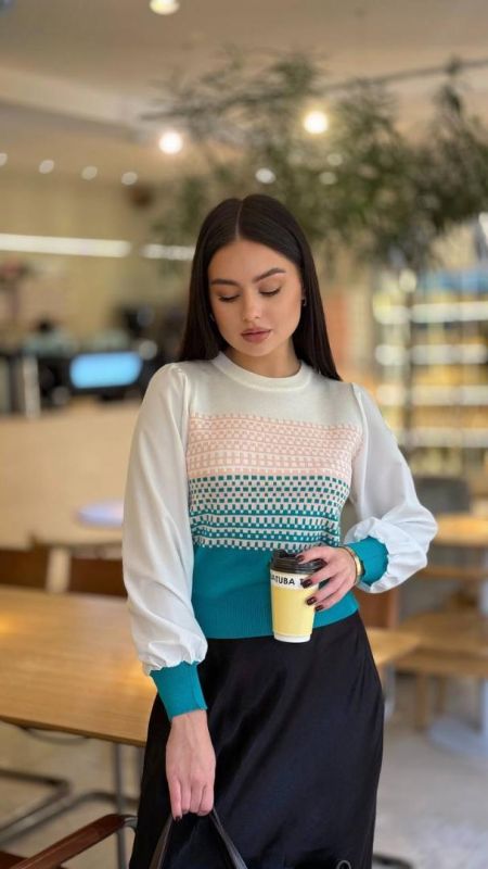 Светр жіночий зелений ( р. 46-48)